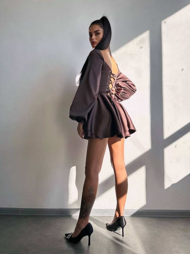 Атласна корсетна сукня з пишною подвійною спідницею та об‘ємними рукавами Атласна корсетна сукня з пишною подвійною спідницею та об‘ємними рукавами | PUSHKA SHOP