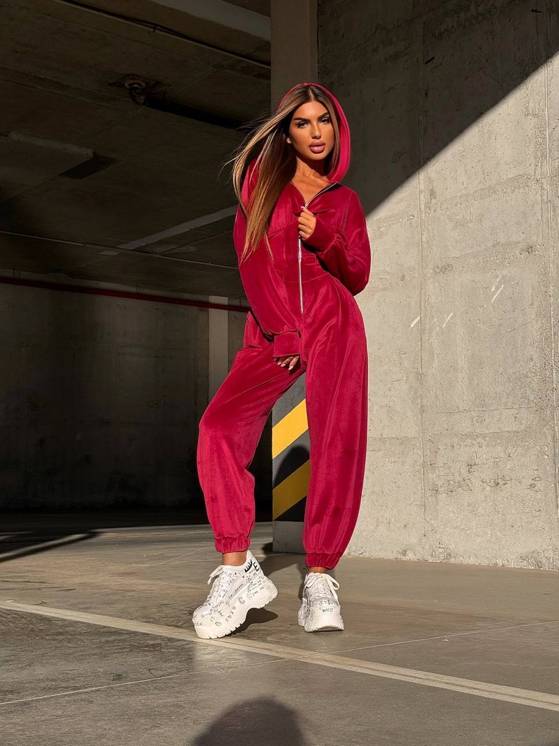 Велюровий комбінезон з елементами корсету Велюровий комбінезон з елементами корсету | PUSHKA SHOP