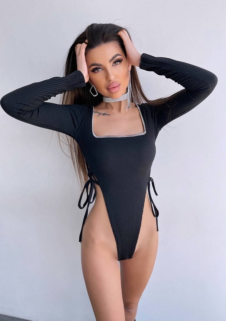 Трикотажне боді зі шнурівкою з боків, прикрашене стразами  Прикраса пришита. Ручна робота.  | PUSHKA SHOP