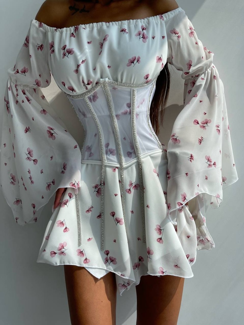 Шифонова сукня на підкладці з розкльошеними рукавами з асиметричною спідницею + корсет декорований стразами  | PUSHKA SHOP