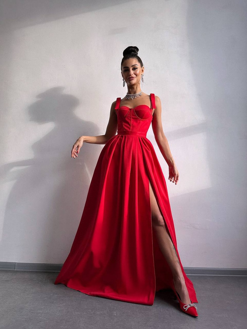 Сукня максі із чашечками та корсетним верхом Сукня максі із чашечками та корсетним верхом | PUSHKA SHOP