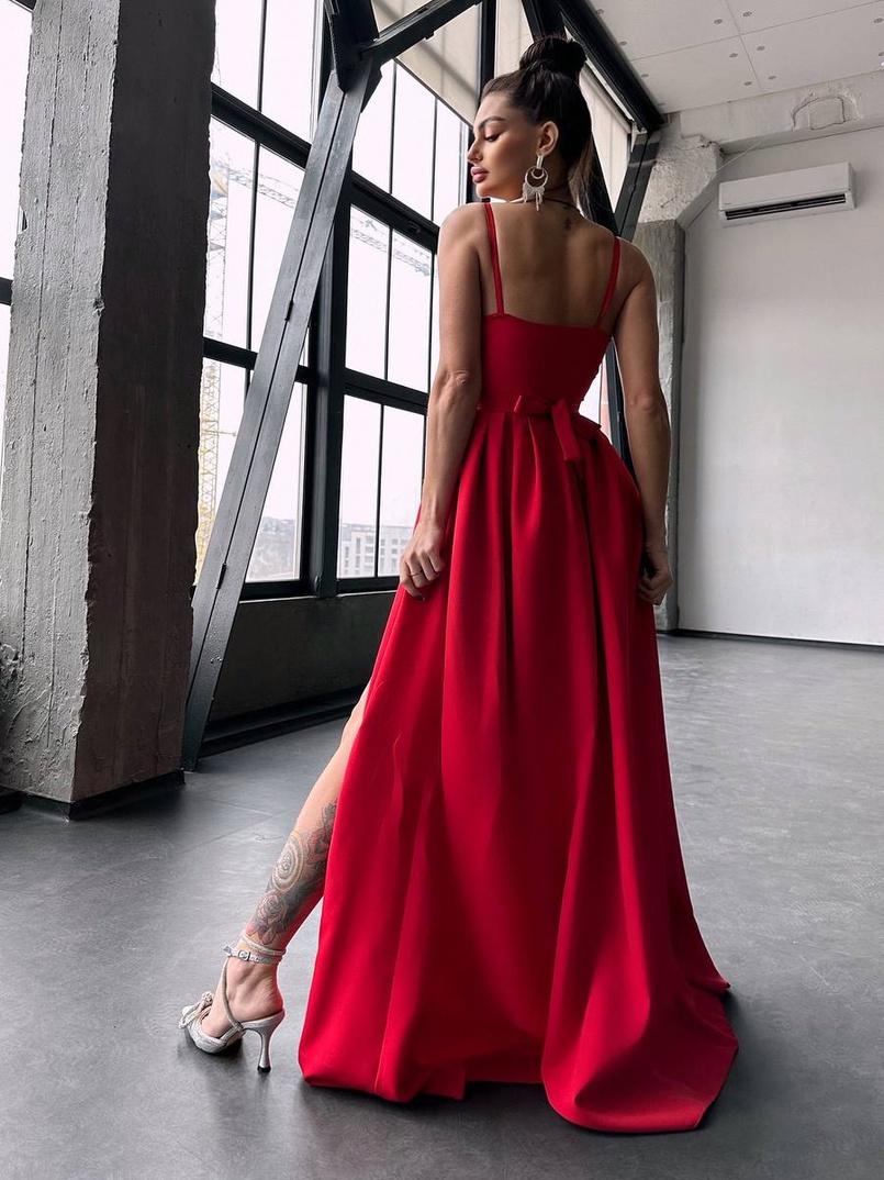 Сукня максі на тонких бретелях з розрізом на спідниці  Сукня максі на тонких бретелях з розрізом на спідниці  | PUSHKA SHOP