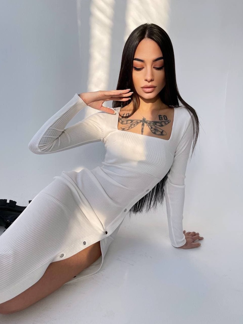 Трикотажное платье на кнопках с вырезом каре   | PUSHKA SHOP