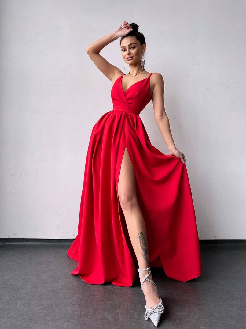 Сукня максі на тонких бретелях з розрізом на спідниці  Сукня максі на тонких бретелях з розрізом на спідниці  | PUSHKA SHOP