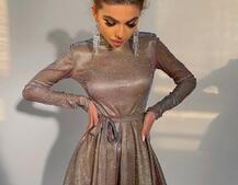 Блискуча сукня з розкльошеною спідницею та високим коміром Блискуча сукня з розкльошеною спідницею та високим коміром | PUSHKA SHOP