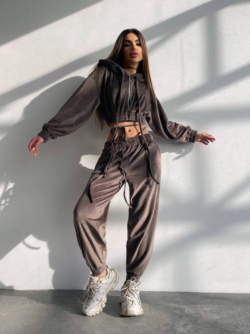 Велюровий комплект трійка: кофта + корсет з чашечками + джогери  Велюровий комплект трійка: кофта + корсет з чашечками + джогери  | PUSHKA SHOP