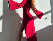 Оксамитова сукня міді з розкльошеними рукавами декорована стразами  Оксамитова сукня міді з розкльошеними рукавами декорована стразами  | PUSHKA SHOP