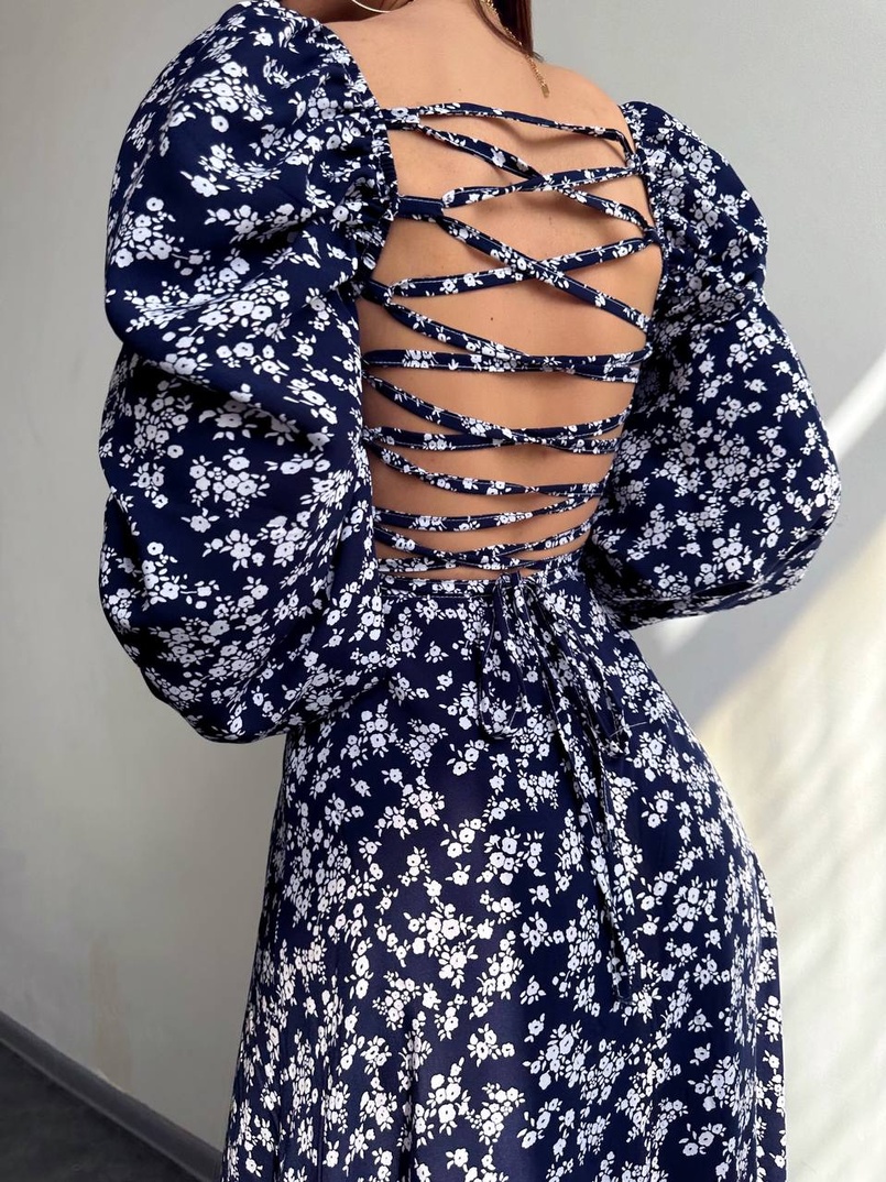 Квіткова сукня-міді зі шнурівкою на спинці та розрізом на ніжці Квіткова сукня-міді зі шнурівкою на спинці та розрізом на ніжці | PUSHKA SHOP