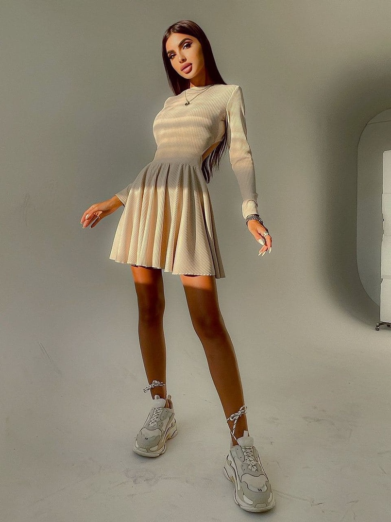 Приталенное трикотажное платье с открытой спинкой  Приталенное трикотажное платье с открытой спинкой  | PUSHKA SHOP