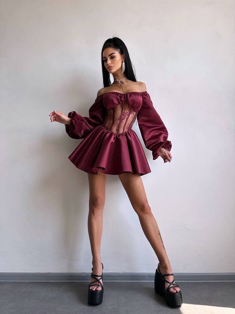 Атласна сукня з обʼємними рукавами та мереживом Атласна сукня з обʼємними рукавами та мереживом | PUSHKA SHOP