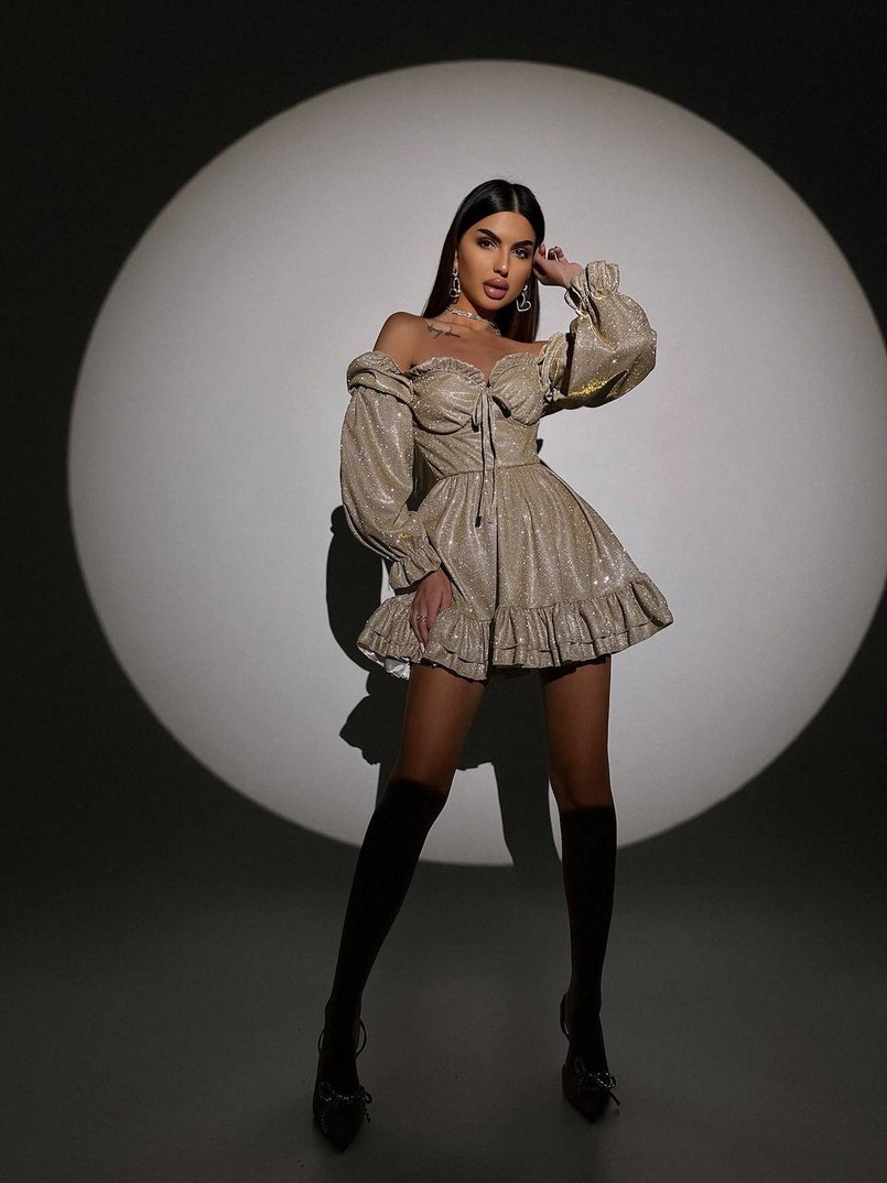 Блискуча сукня з чашечками та пишною спідницею Блискуча сукня з чашечками та пишною спідницею | PUSHKA SHOP