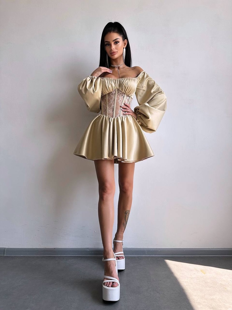 Атласна сукня з обʼємними рукавами та мереживом Атласна сукня з обʼємними рукавами та мереживом | PUSHKA SHOP