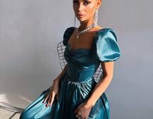 Атласна сукня максі із розрізом на спідниці Атласна сукня максі із розрізом на спідниці | PUSHKA SHOP