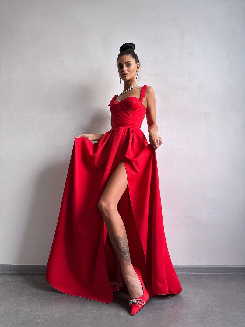 Сукня максі із чашечками та корсетним верхом Сукня максі із чашечками та корсетним верхом | PUSHKA SHOP