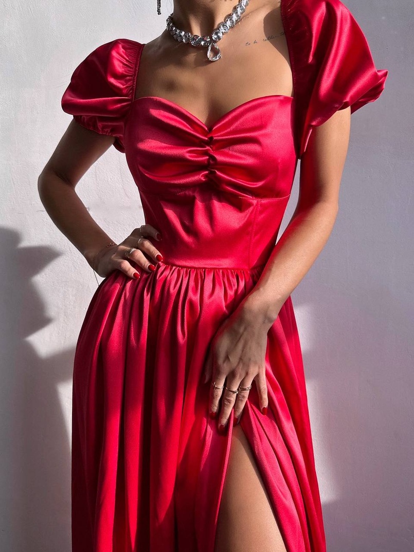 Атласна сукня максі із розрізом на спідниці Атласна сукня максі із розрізом на спідниці | PUSHKA SHOP