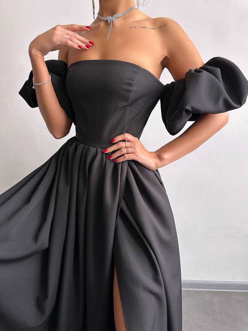 Сукня максі  з розрізом на спідниці та об’ємними рукавами  Сукня максі  з розрізом на спідниці та об’ємними рукавами  | PUSHKA SHOP