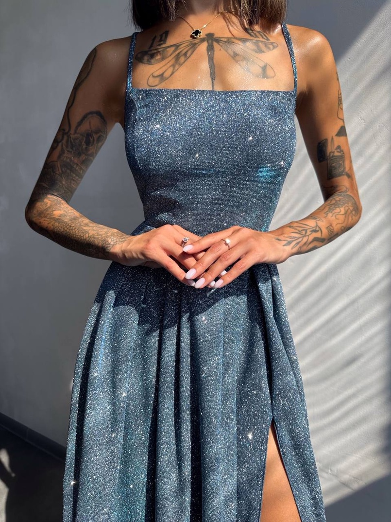 Сяюча сукня максі  зі шнурівкою на спинці Сяюча сукня максі  зі шнурівкою на спинці | PUSHKA SHOP