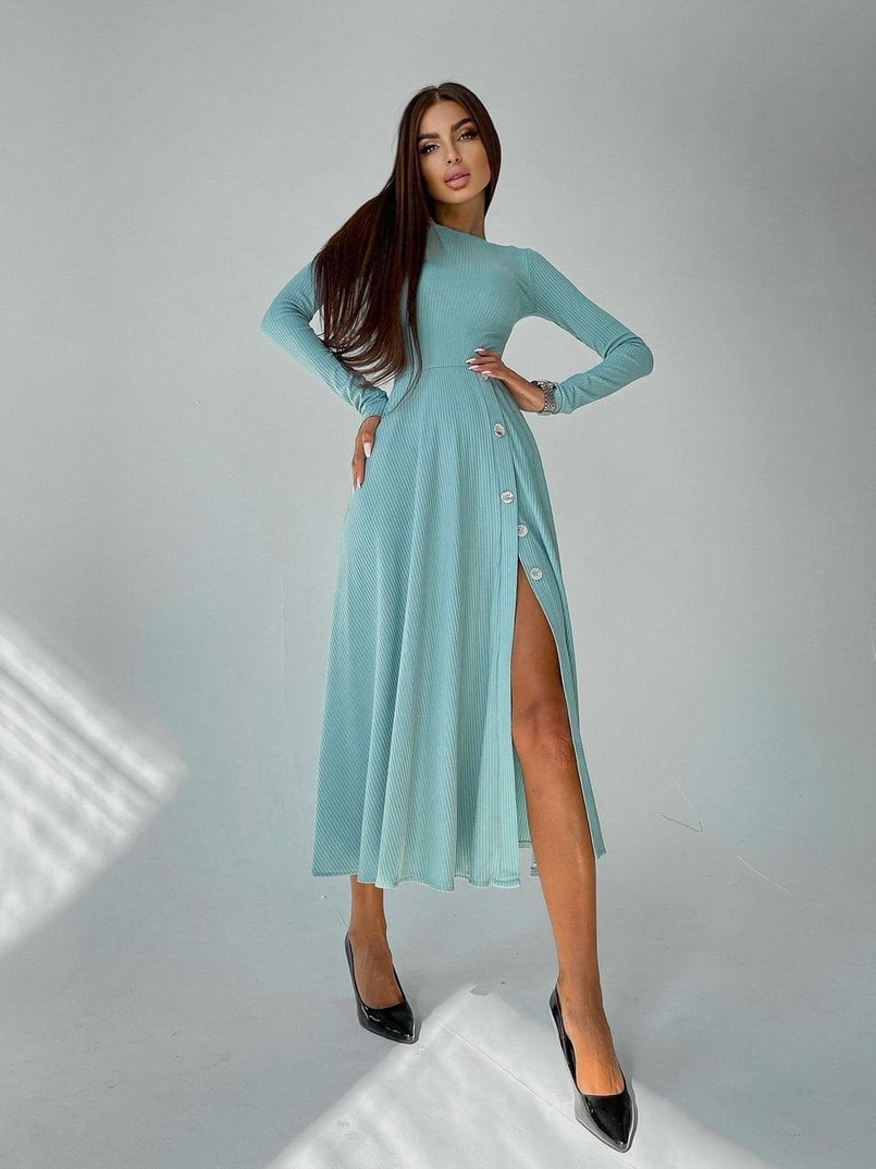 Трикотажное платье миди с разрезом Трикотажное платье миди с разрезом | PUSHKA SHOP