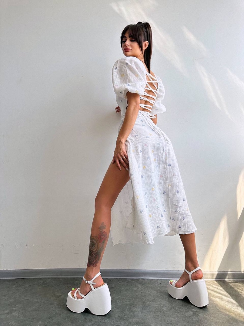 Сукня -міді зі шнурівкою на спинці та розрізом на ніжці з принтом Сукня -міді зі шнурівкою на спинці та розрізом на ніжці з принтом | PUSHKA SHOP