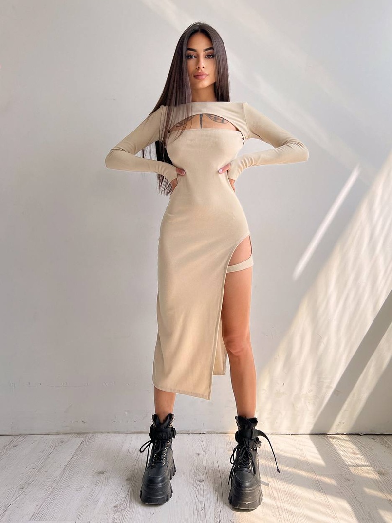 Облягаюча сукня міді цікавого крою Облягаюча сукня міді цікавого крою | PUSHKA SHOP