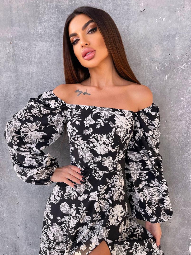 Улюблена сукня-міді зі шнурівкою на спинці та розрізом на ніжці Улюблена сукня-міді зі шнурівкою на спинці та розрізом на ніжці | PUSHKA SHOP