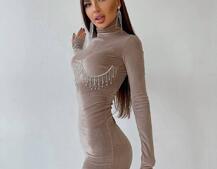 Оксамитова сукня з відкритою спинкою, декорована бахромою зі страз Оксамитова сукня з відкритою спинкою, декорована бахромою зі страз | PUSHKA SHOP