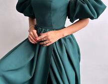 Сукня максі  з розрізом на спідниці та об’ємними рукавами  Сукня максі  з розрізом на спідниці та об’ємними рукавами  | PUSHKA SHOP