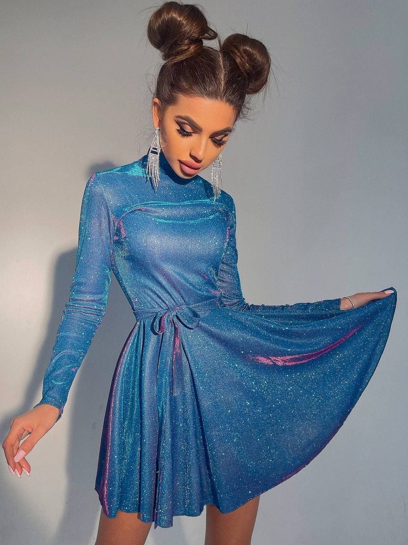 Блестящее платье с расклешенной юбкой и высоким воротом   Блестящее платье с расклешенной юбкой и высоким воротом   | PUSHKA SHOP