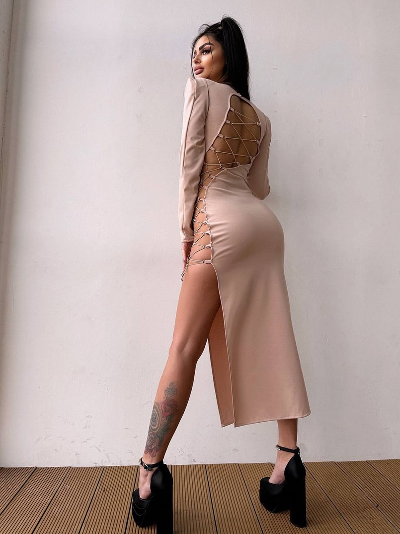 Сукня міді з підплічниками та шнурівкою Розмір вирізу можна регулювати шнурівкою Сукня міді з підплічниками та шнурівкою Розмір вирізу можна регулювати шнурівкою | PUSHKA SHOP