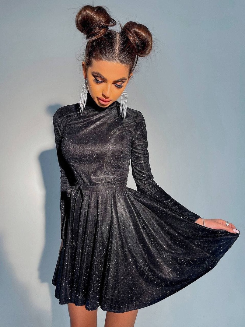 Блестящее платье с расклешенной юбкой и высоким воротом   Блестящее платье с расклешенной юбкой и высоким воротом   | PUSHKA SHOP