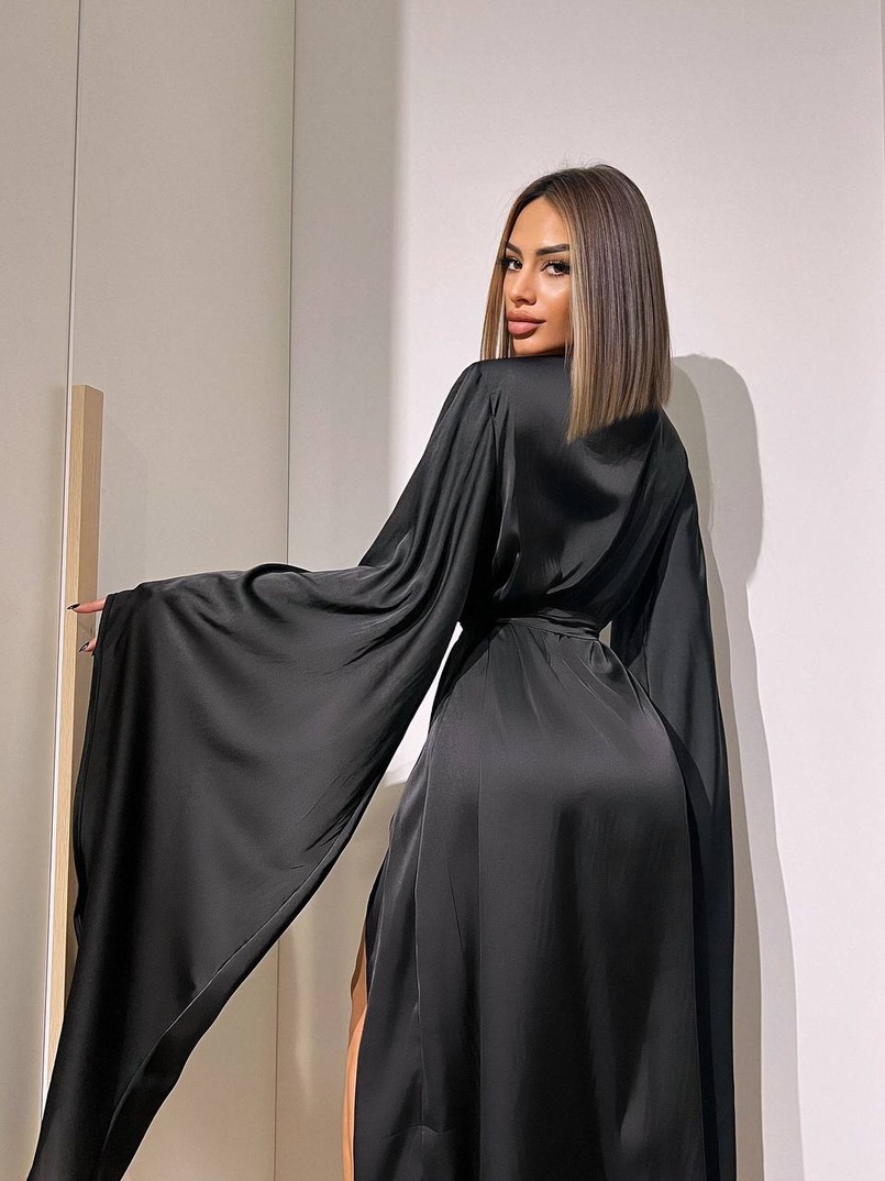 Шовковий халатик із розкльошеними рукавами Шовковий халатик із розкльошеними рукавами | PUSHKA SHOP