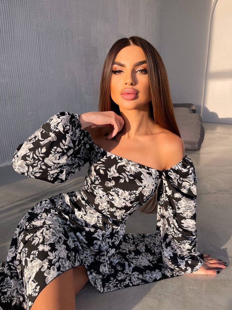 Улюблена сукня-міді зі шнурівкою на спинці та розрізом на ніжці Улюблена сукня-міді зі шнурівкою на спинці та розрізом на ніжці | PUSHKA SHOP