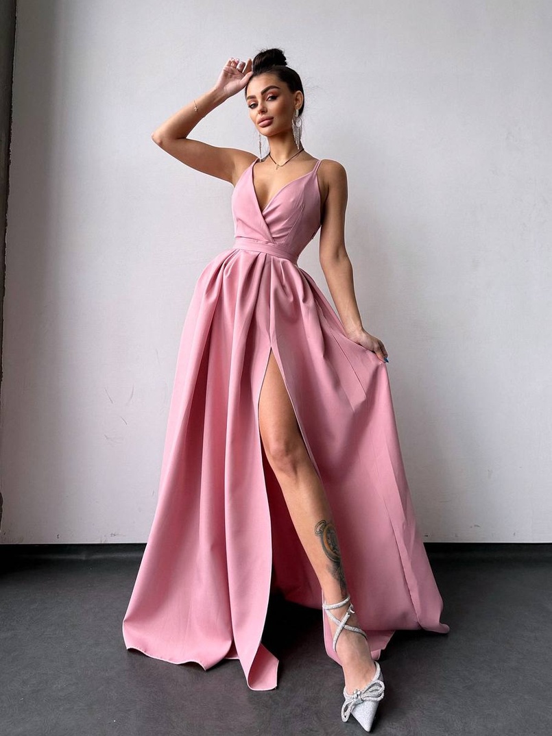 Сукня максі на тонких бретелях з розрізом на спідниці  | PUSHKA SHOP